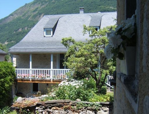 Gîte ou maison Au Clos des Remparts, luz saint sauveur 65120