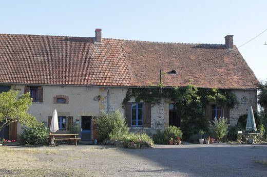 Gîte ou maison Brénazet, vernusse 03390