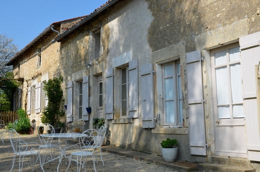 Gîte ou maison Gîte les Oliviers, caillere saint hilaire 85410