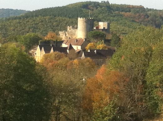 Location Gîte du Château des Rois Ducs sauveterre la lemance 47500