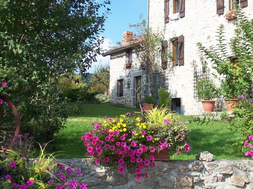 Location Gîte coté jardin mayet de montagne 03250