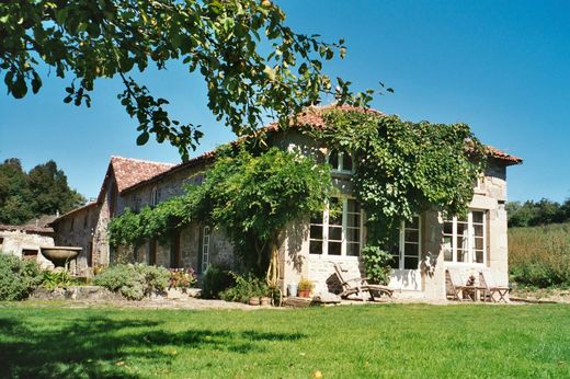 Gîte ou maison Gîte des Moines Abbaye du Palais, bourganeuf 23400