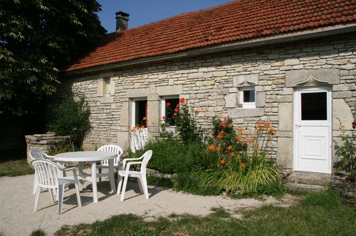 Gîte ou maison Le Cottage, noyers 89310