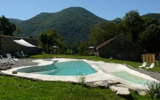 Gîte ou maison Gîte du Domaine du Chateau de Luscan, luscan 31510