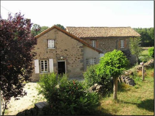 Gîte ou maison Gîte du Cayla, jussac 15250