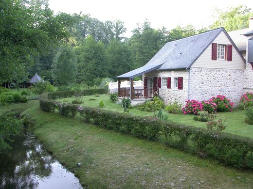 Gîte ou maison Le Pont de Pierres, eysus 64400