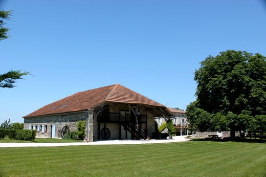 Gîte ou maison Les Moustans, saint matre 46800