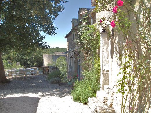 Gîte ou maison Les Terrasses, angles sur l anglin 86260